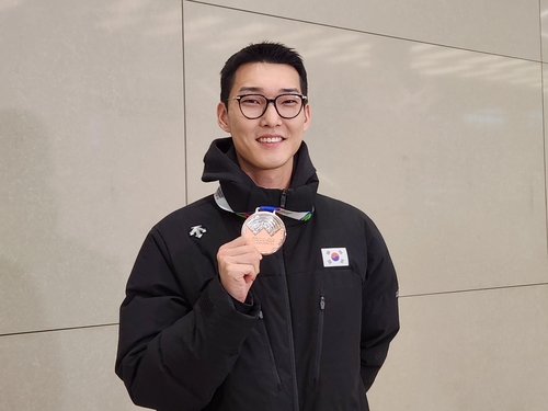 세계실내선수권 동메달 목에 건 우상혁