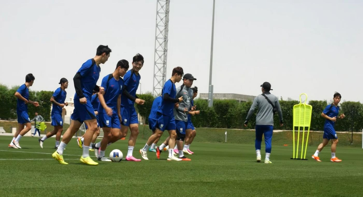 11일 카타르 도하에서 첫 훈련을 치르는 대표팀 선수들