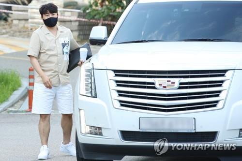 '뺑소니' 혐의를 받는 가수 김호중