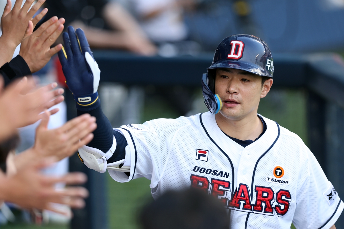 김재환, 9시즌 연속 두자릿수 홈런