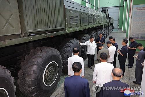 김정은, 국방공업기업소 무장장비 생산 실태 현지시찰