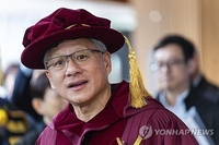 23일 홍콩 과기대 명예박사 학위 수여식에 참석한 젠슨 황 