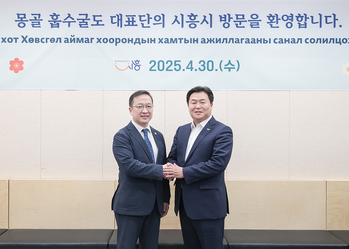 몽골 흡수굴의 바트에르덴 국회의원(왼쪽)과 임병택 시흥시장
