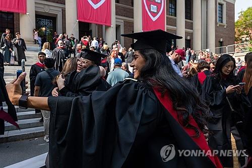 올해 하버드대 졸업식 풍경