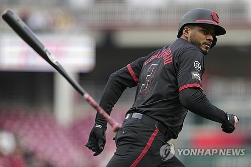 MLB 신시내티, 615억원에 영입한 내야수 캔덜라리오 방출