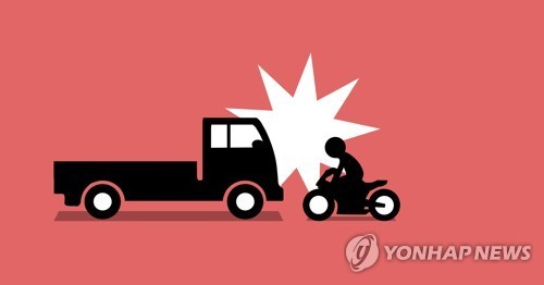 세종 사거리서 1t 트럭·오토바이 부딪쳐…4명 중경상