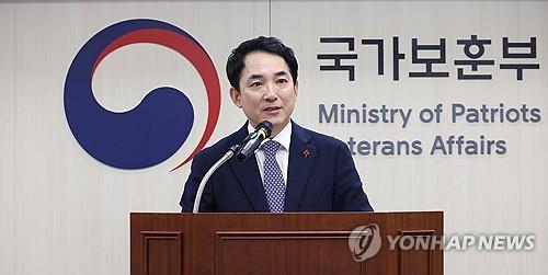 박민식, 기업 자문역 취업…홍철호, 굽네치킨 관계사 회…