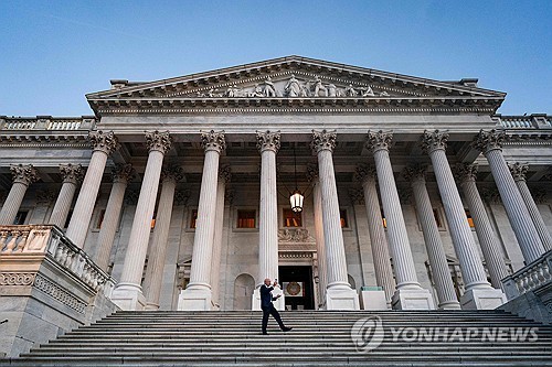 트럼프 국정의제 담은 메가법안, 美의회 최종 통과…서명…