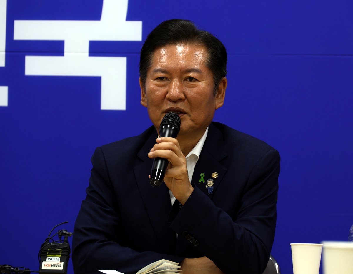 "나는 충청의 아들" 정청래, 충북 핵심당원 만나 지지…