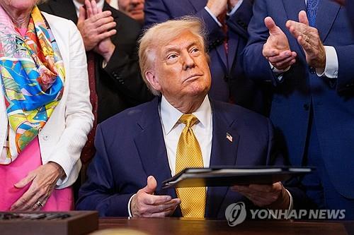 트럼프, '이란핵시설 부분파괴' 보도 나오자 "완전파괴…