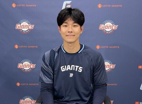 롯데가 가을야구 예감하는 이유…불펜에 등장한 홍민기