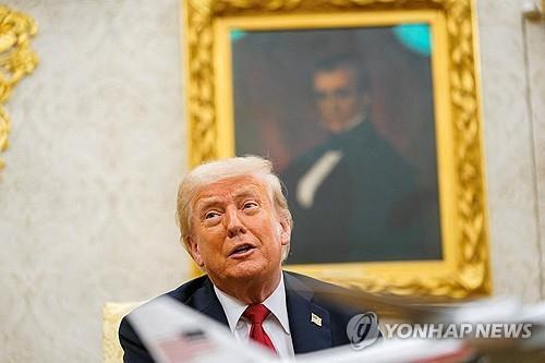 트럼프, 6개월간 국내외 49차례 방문…전임 바이든과 …