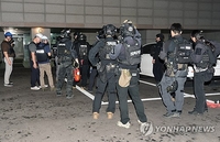 아들 총기살해범에 살인미수 혐의 추가…"며느리·손주도 노려"