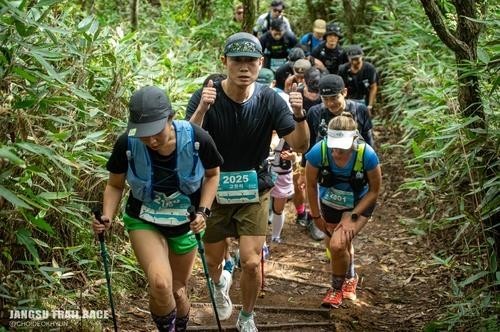 '산악레저 관광도시로'…장수군, 트레일 레이스 잇따라 …