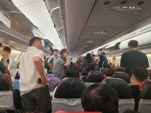 인천공항 아닌 김포 착륙한 에어아시아 "안전 위한 조치"