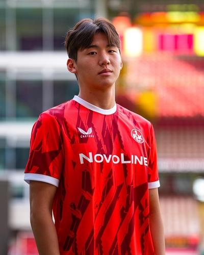 차세대 센터백 김지수, 유럽축구 첫 골…독일컵 7-0 대승에 한몫