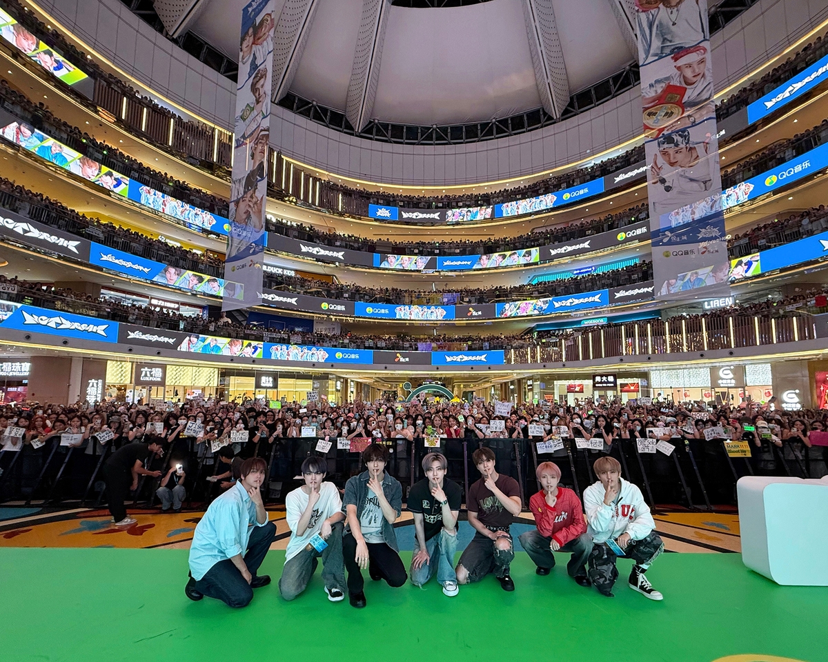 NCT 드림, 中 광저우 팝업 깜짝 방문…팬 1만5천명 몰려