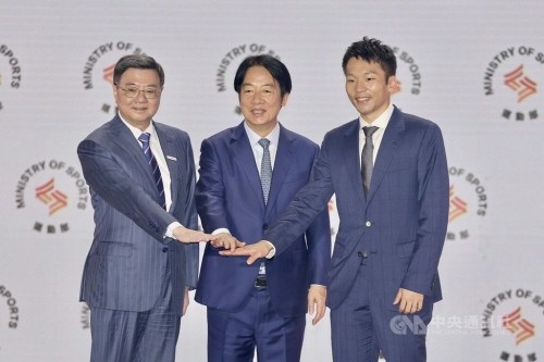 줘룽타이 행정원장(총리), 라이칭더 총통, 리양 운동부장(왼쪽부터)