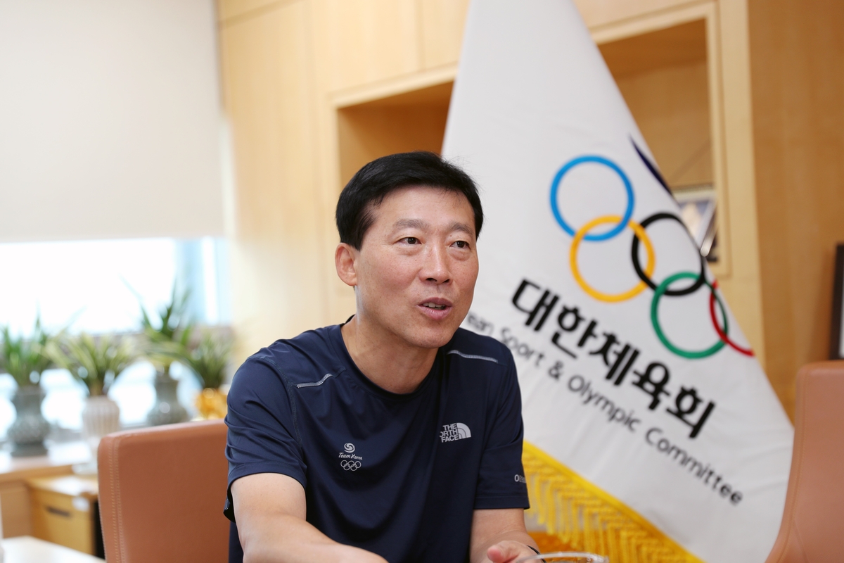 연합뉴스와 인터뷰하는 김택수 진천선수촌장