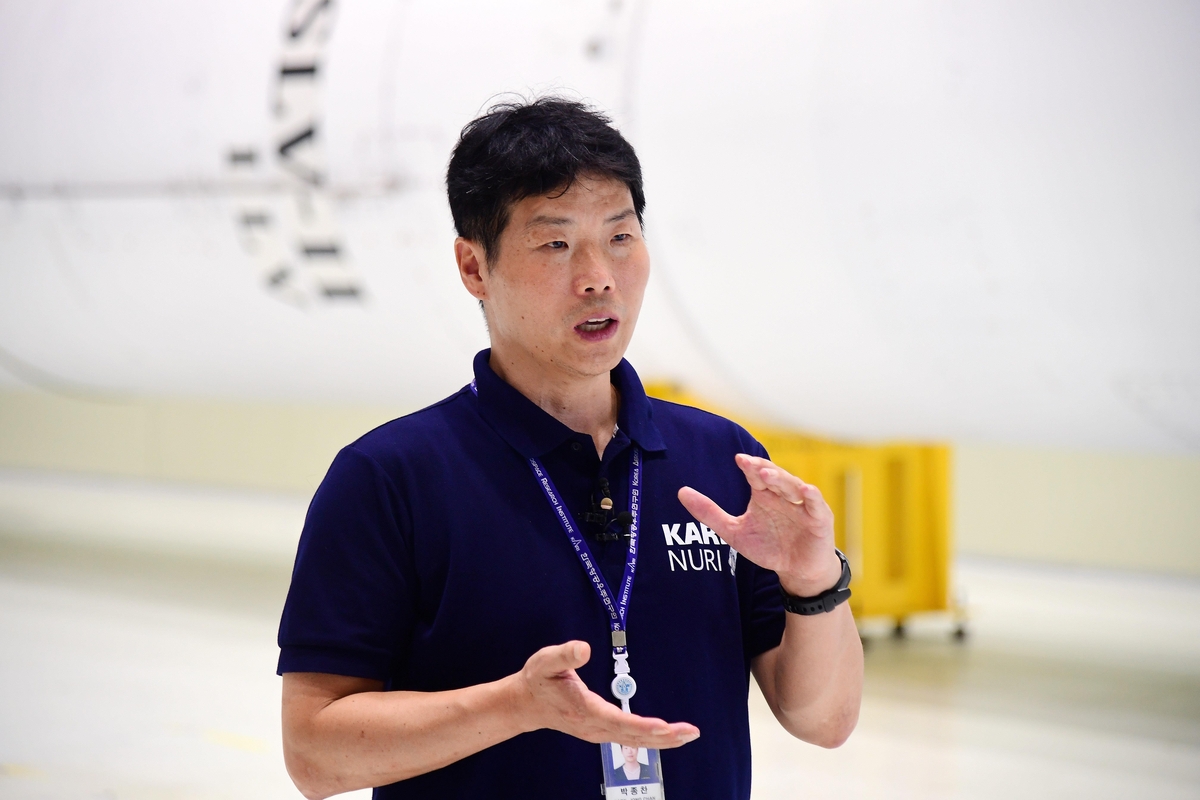 기자단에 설명하는 박종찬 단장