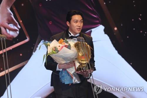 2022년 투수 골든글러브를 받은 안우진