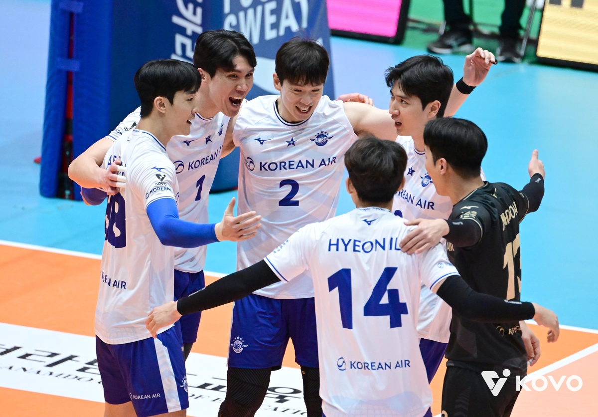 대한항공, 3년 만에 프로배구 컵대회 우승…OK저축은행에 완승