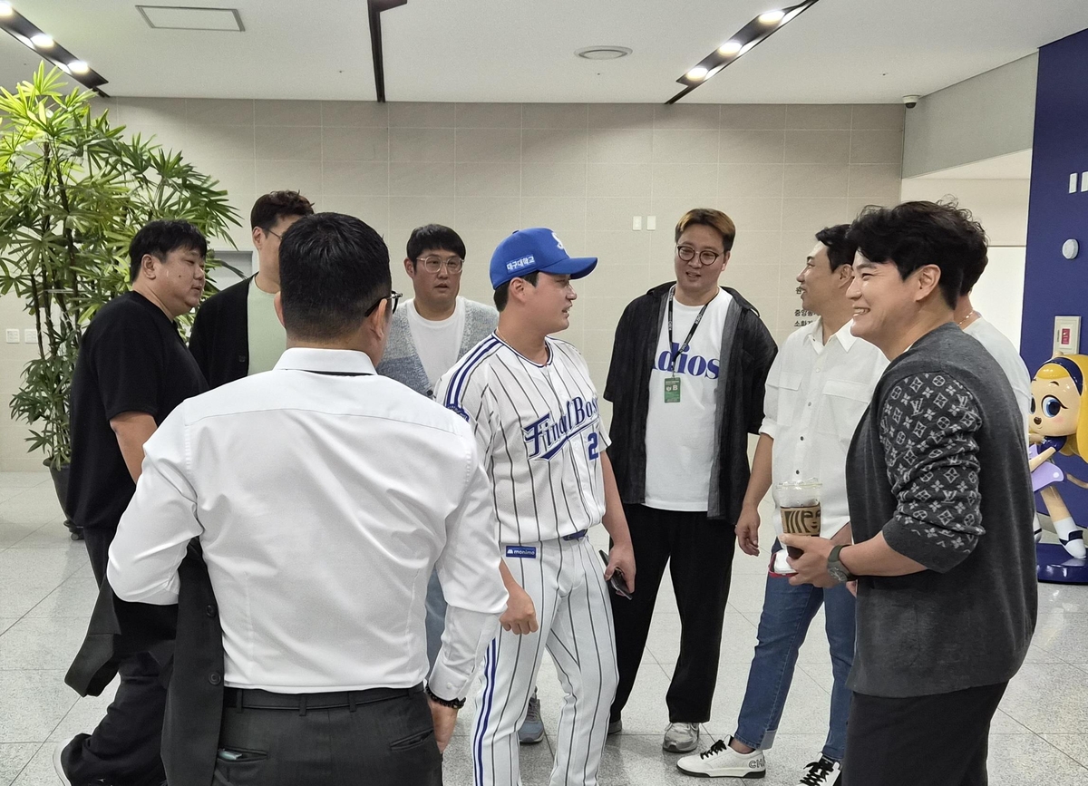 82년생 황금세대, 오승환 은퇴식 방문…"축하한다 친구야"