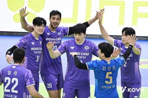프로배구 남자부 개막전에서 승리한 우리카드