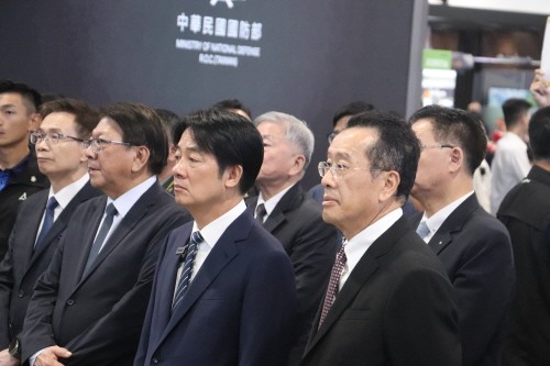 2025 대만 국방산업전시회의 구리슝 국방부장. 라이칭더 대만 총통(앞줄 우측부터)