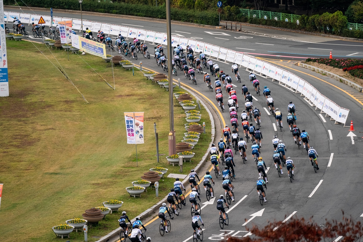 지난해 '투르 드 경남 2025=4' 스페설 대회 창원구간 경기
