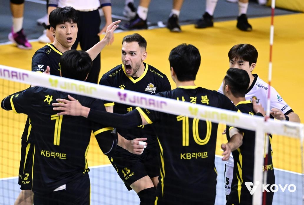 '비예나 21점' KB손보, OK저축은행 3-0 완파…2연승으로 2위