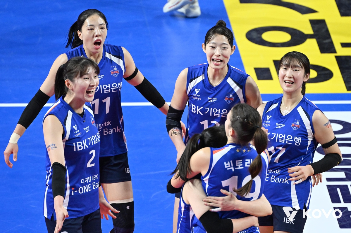 득점 후 기뻐하는 IBK기업은행 선수들