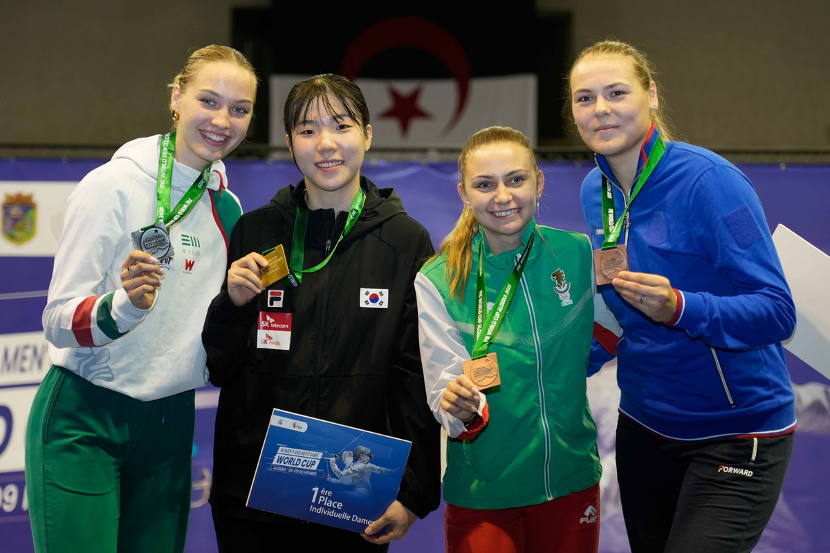 펜싱 사브르 전하영, 시즌 첫 월드컵 개인전 우승…오상욱 3위