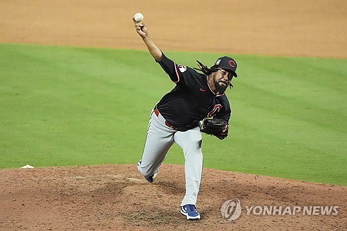 NBA 이어 MLB도 '스포츠도박 사기' 적발…구속 낮추거나 볼 던져