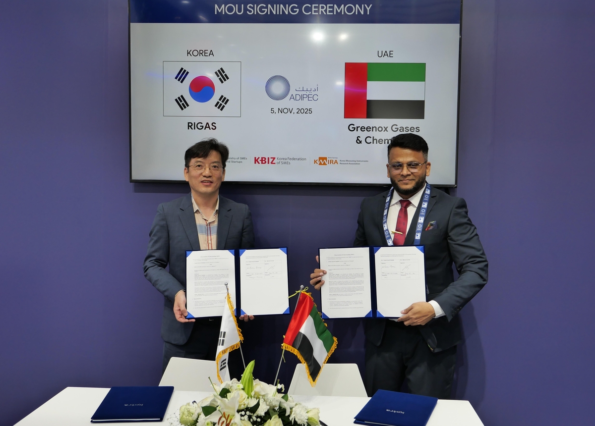 중동 시장 진출 MOU 체결하는 서동기 ㈜리가스 대표(좌측)