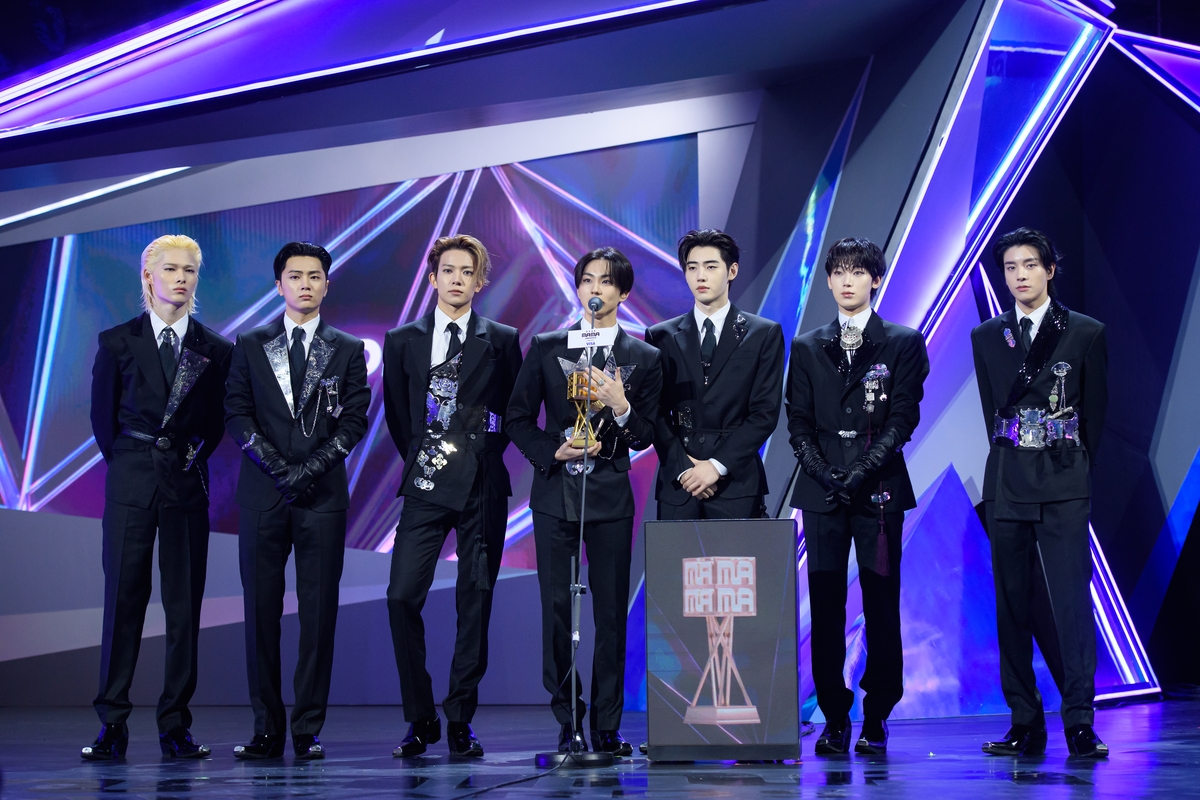 '2025 마마 어워즈'에서 수상한 엔하이픈