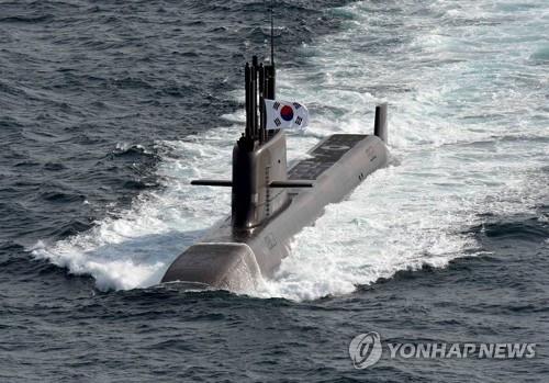 La foto, proporcionada por la Armada, muestra el primer submarino autóctono de Corea del Sur, de 3.000 toneladas, llamado Dosan Ahn Chang-ho, construido por Daewoo Shipbuilding and Marine Engineering Co. Su ceremonia de lanzamiento se llevó a cabo, el 13 de agosto de 2021, en el astillero de Okpo de la compañía, en la isla sureña de Geoje. (Prohibida su reventa y archivo)
