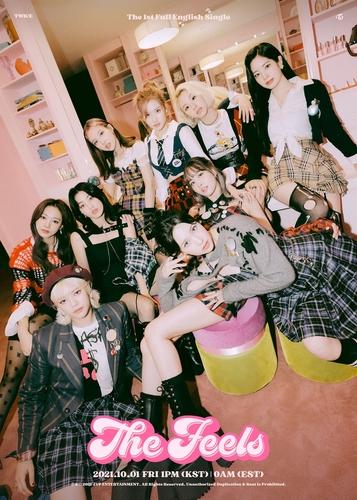 La imagen, proporcionada por JYP Entertainment, muestra el póster de "The Feels", el primer sencillo en inglés del grupo femenino de K-pop TWICE. (Prohibida su reventa y archivo)