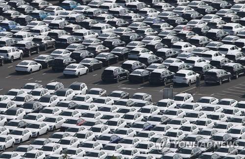 La foto de archivo, tomada el 2 de agosto de 2021, muestra un muelle de Hyundai Motor lleno de vehículos de exportación, en la ciudad suroriental de Ulsan, Corea del Sur.