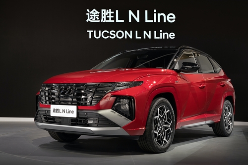 La foto, proporcionada por Hyundai Motor, muestra el modelo Tucson L N Line exhibido, el 19 de noviembre de 2021, en la 19ª Exhibición Internacional del Automóvil de Cantón, en China. (Prohibida su reventa y archivo)