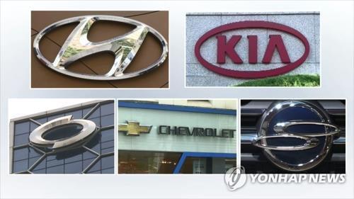 En las imágenes de archivo se muestran los logotipos de los cinco fabricantes de vehículos de Corea del Sur: Hyundai Motor Co., Kia Corp., GM Korea Co., Renault Samsung Motors Corp. y SsangYong Motor Co.