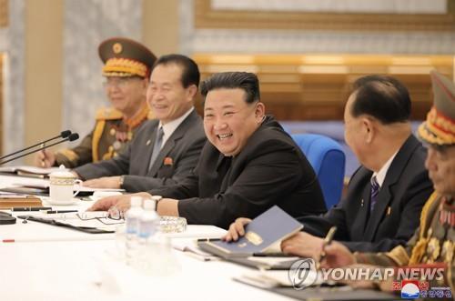 (AMPLIACIÓN) Corea del Norte discute la revisión de los planes de operación de sus unidades de primera línea