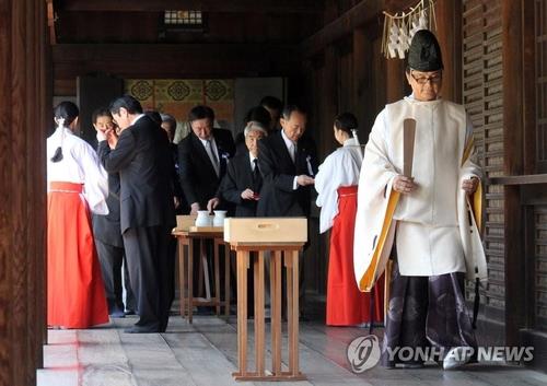 Corea del Sur expresa su 'profundo pesar' por el envío de ofrendas del PM japonés al santuario Yasukuni