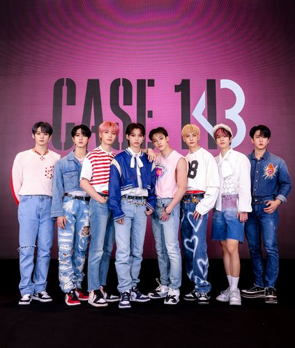 La imagen, proporcionada por JYP Entertainment, muestra al grupo masculino de K-pop Stray Kids posando para una foto, el 7 de octubre de 2022, durante una conferencia de prensa en línea para promocionar su séptimo álbum de reproducción extendida, "Maxident". (Prohibida su reventa y archivo)