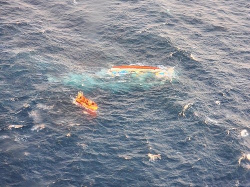 Un barco pesquero zozobra en aguas frente a la isla de Jeju y deja 4 tripulantes desaparecidos