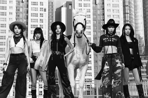 La foto de archivo, sin fechar, proporcionada por Source Music, muestra al grupo femenino de K-pop Le Sserafim. (Prohibida su reventa y archivo)