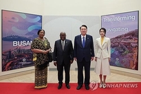Yoon se reúne con los líderes mundiales en Nueva York por 2º día para promover la candidatura a la Expo Mundial