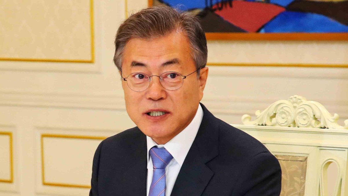 Moon insta a la mejora de las relaciones entre Japón y Corea del Norte