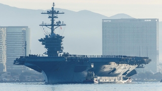 米原子力空母リンカーンが韓国・東海に到着（４月１２日）