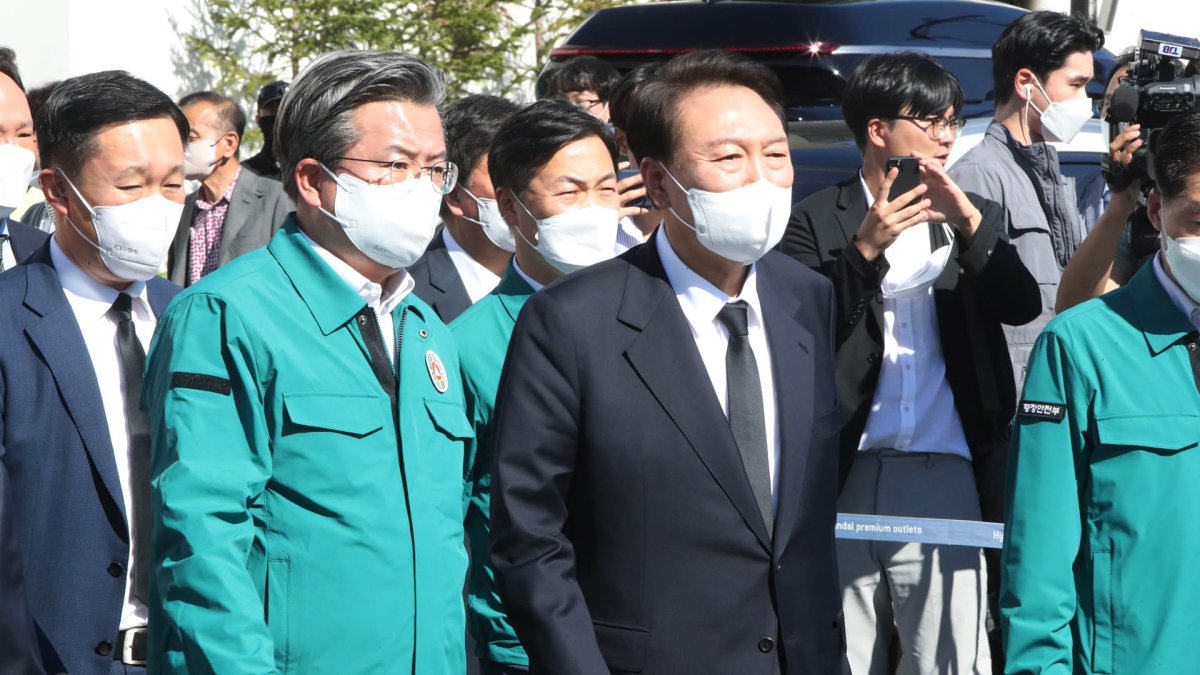 (جديد) الرئيس «يون» يقدم العزاء إلى ضحايا حريق مركز التسوق في «دايجون»‏